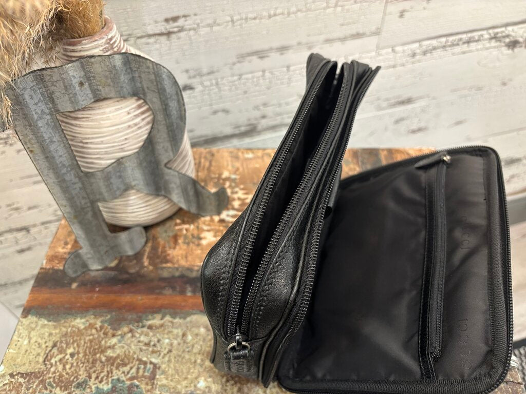 Gucci Clutch Bag Black Pebbled Leather & Wrist Strap; Certificate of Authentication