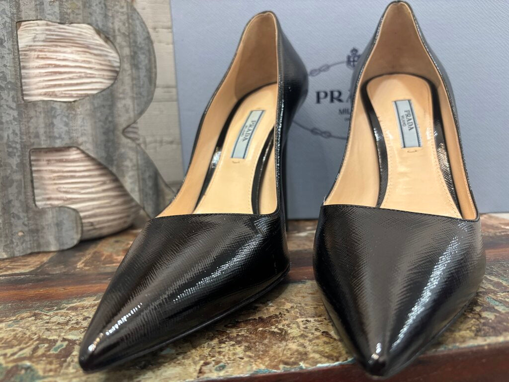 Prada Black Pointed Toe Heel Certificate of Authentication Size: 9 Box Included