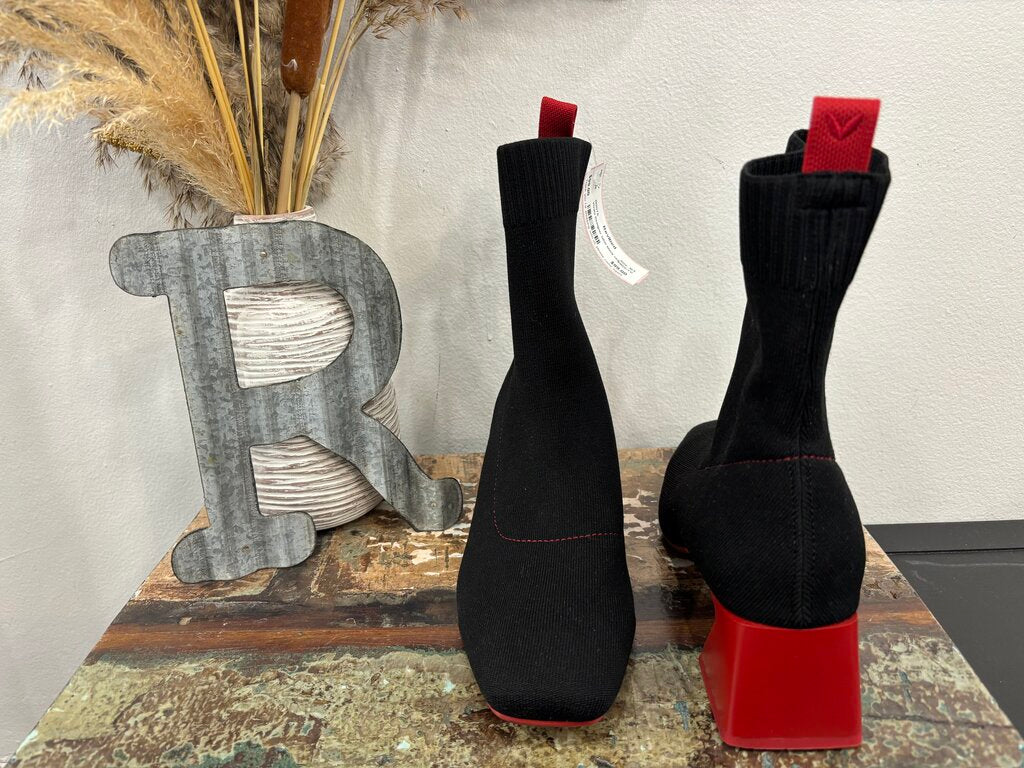 Vivaia Black & Red Boots Size: 10.5