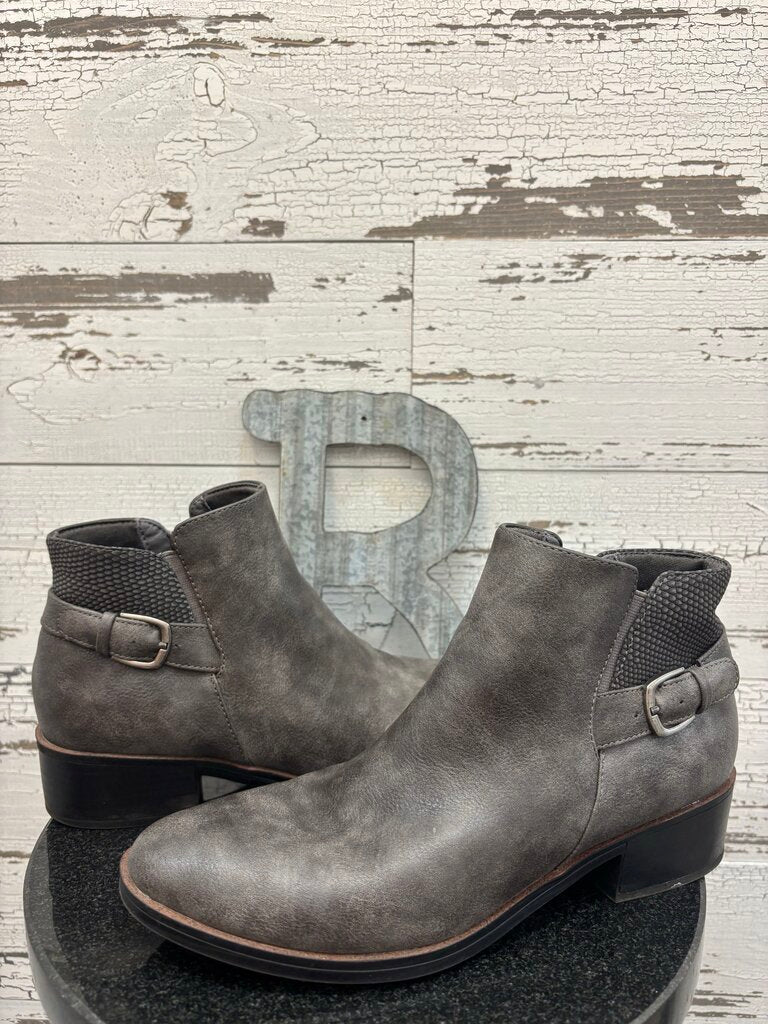 BareTraps Gray Boots