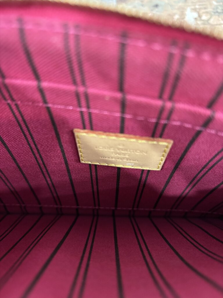 Louis Vuitton Tote Pouchette Monogram; Certificate of Authentication