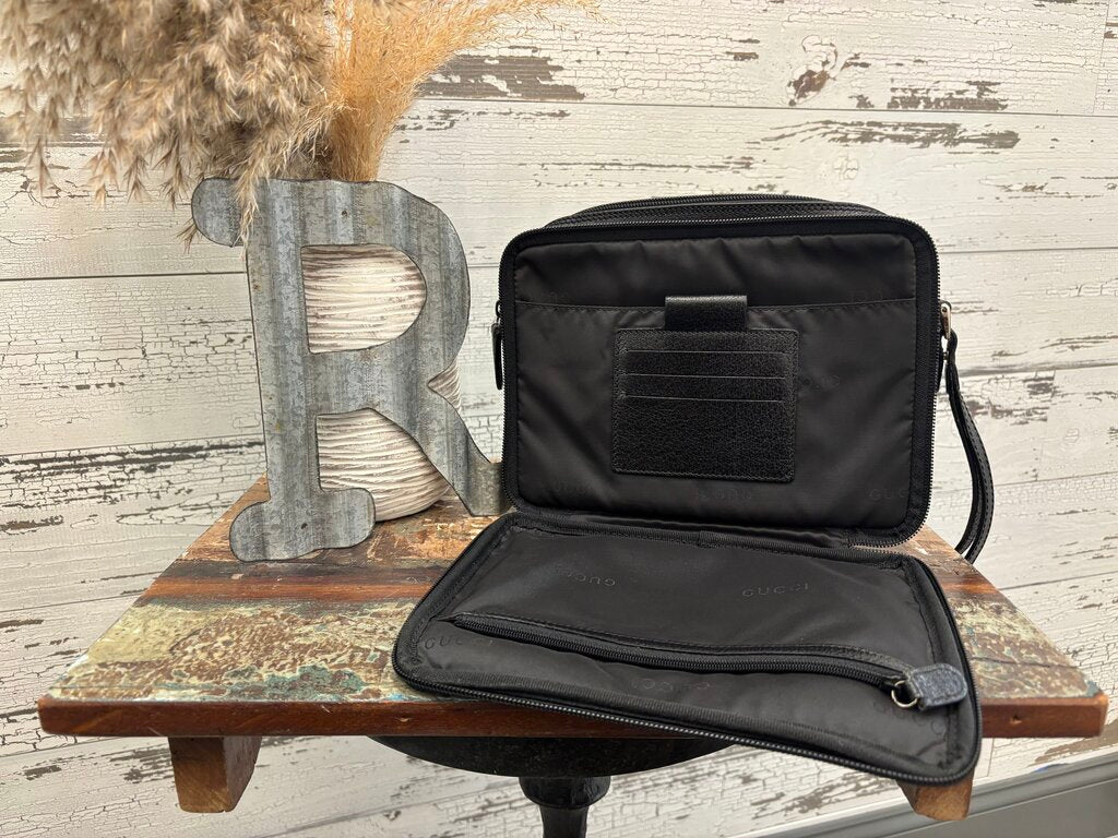 Gucci Clutch Bag Black Pebbled Leather & Wrist Strap; Certificate of Authentication