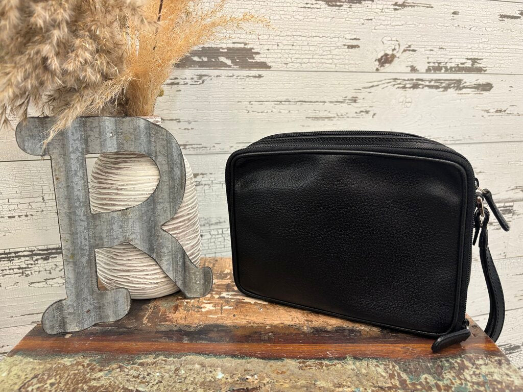 Gucci Clutch Bag Black Pebbled Leather & Wrist Strap; Certificate of Authentication