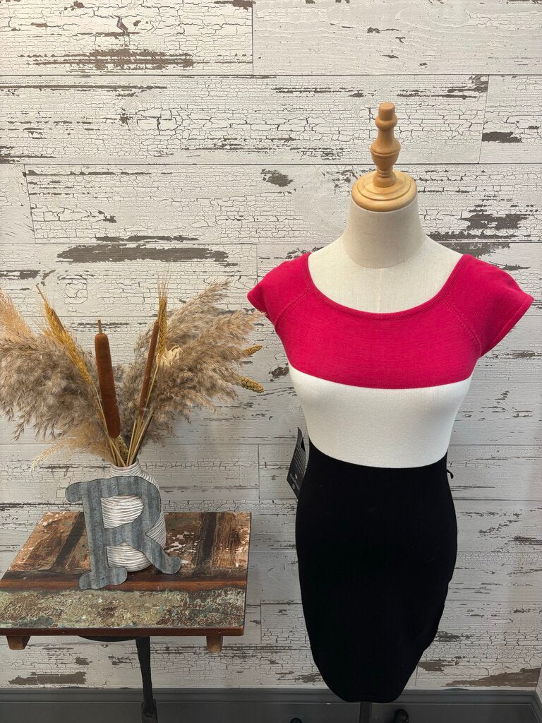 BeBe Light Weight Short Sleeve Dress Size: Medium