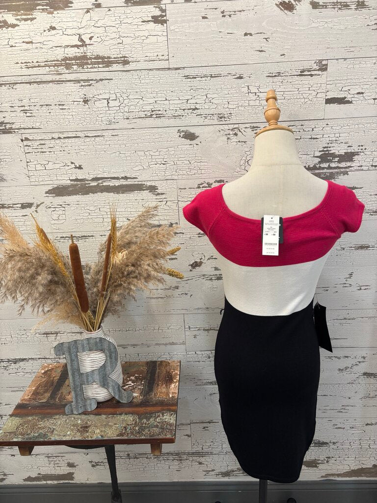 BeBe Light Weight Short Sleeve Dress Size: Medium