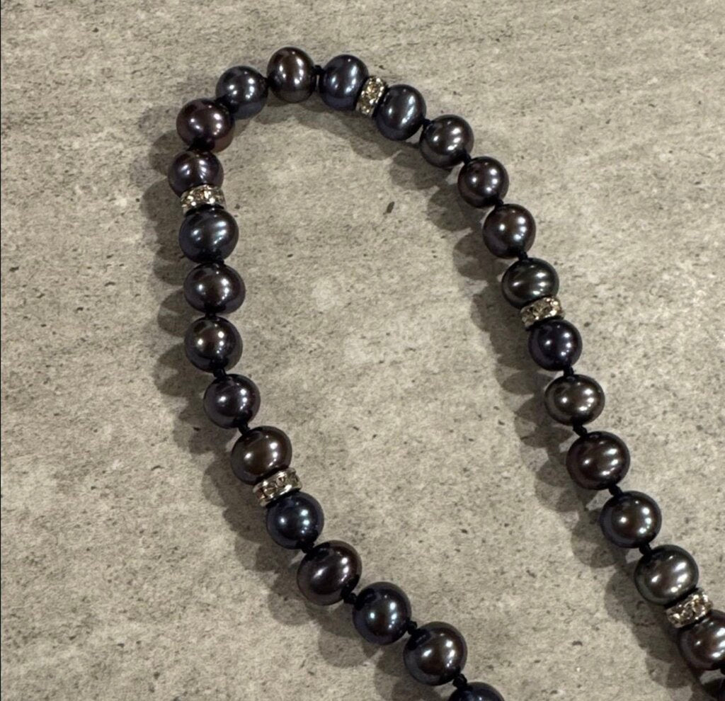 Danbury Mint Midnight Spell Pearl Necklace