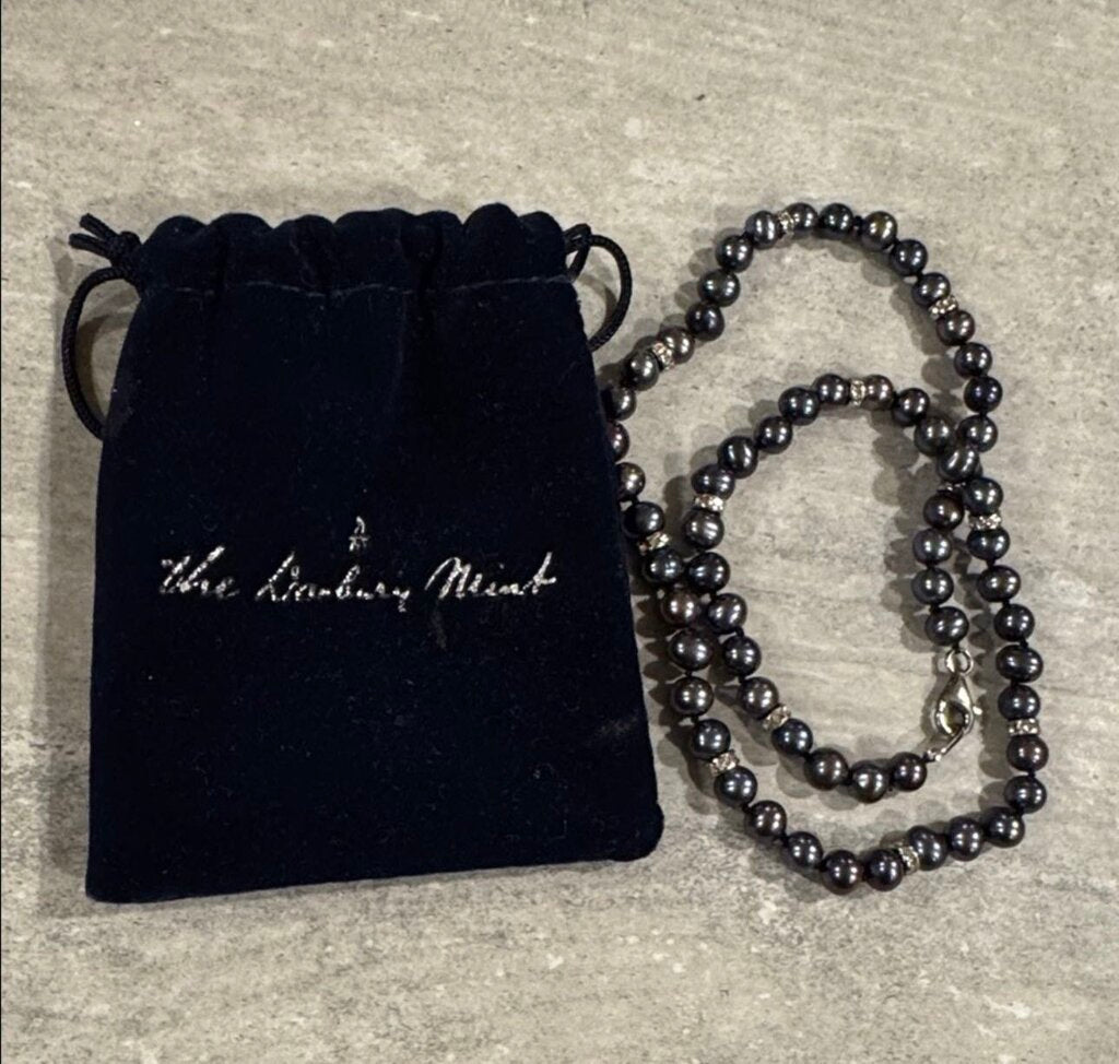 Danbury Mint Midnight Spell Pearl Necklace