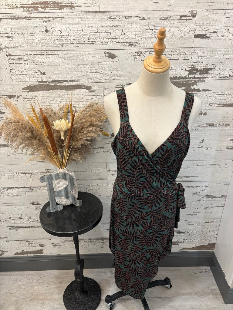 Hawthorn Sleeveless Dress Size: Large