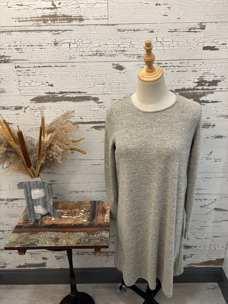 Gap NWT Dress Size: Small