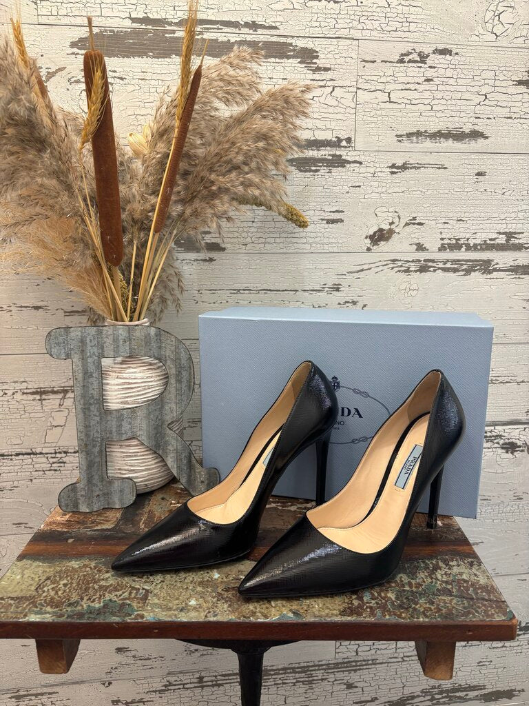 Prada Black Pointed Toe Heel Certificate of Authentication Size: 9 Box Included