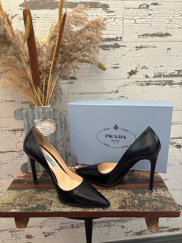 Prada Black Pointed Toe Heel Certificate of Authentication Size: 9 Box Included