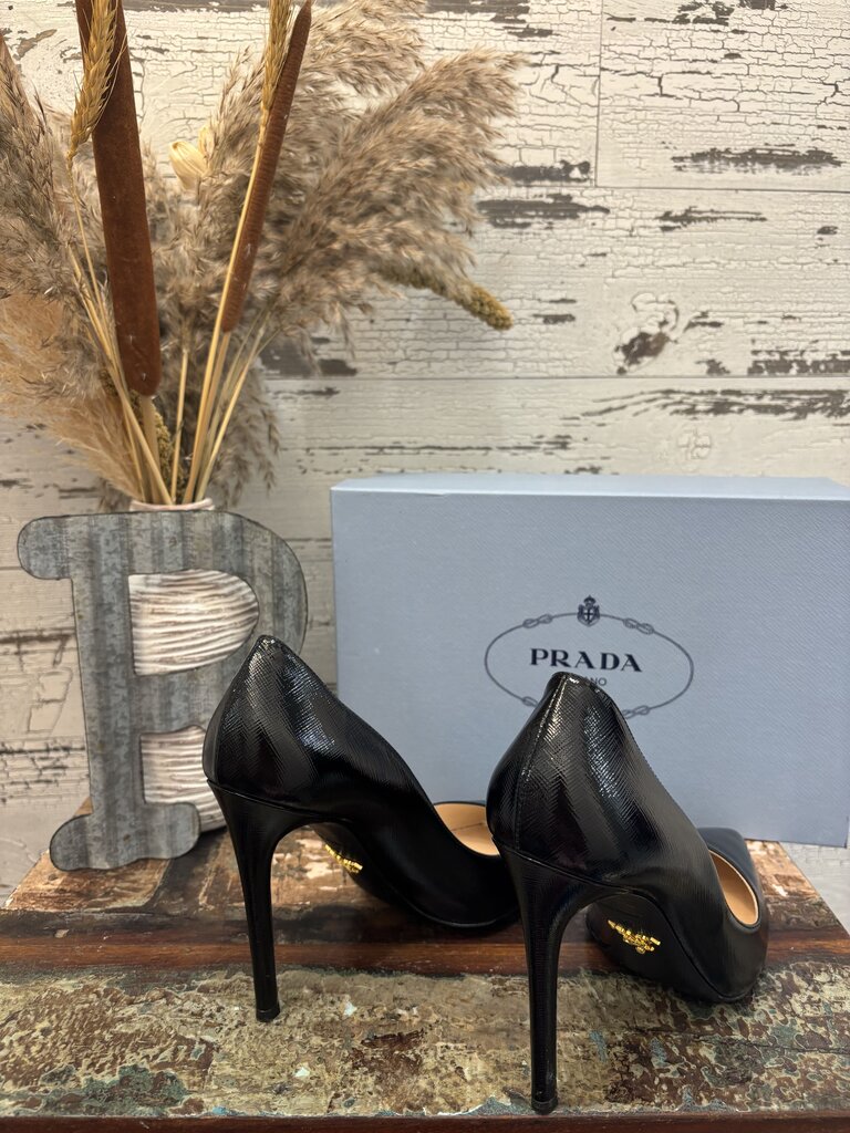 Prada Black Pointed Toe Heel Certificate of Authentication Size: 9 Box Included