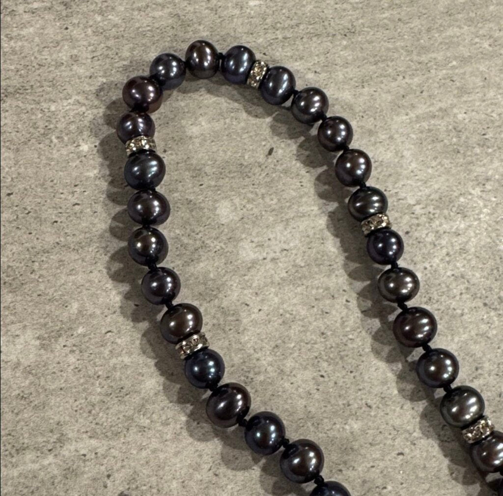 Danbury Midnight Spell Pearl Necklace