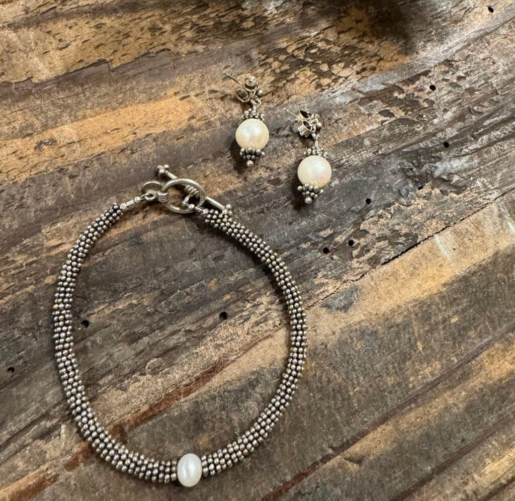 Laura Gibson Sterling Pearl bracelet & Earring Set