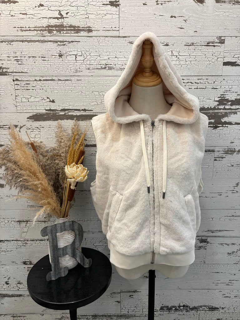 Calia NWT Cream Faux Fur Vest Size: L