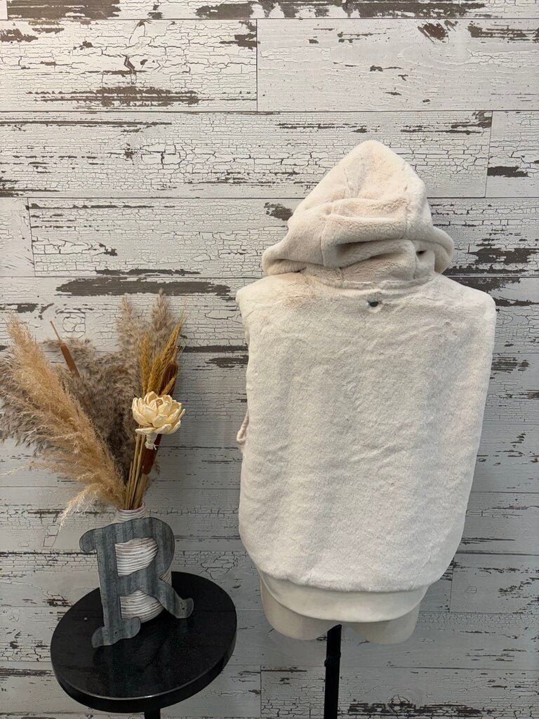 Calia NWT Cream Faux Fur Vest Size: L