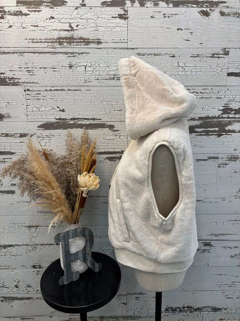 Calia NWT Cream Faux Fur Vest Size: L