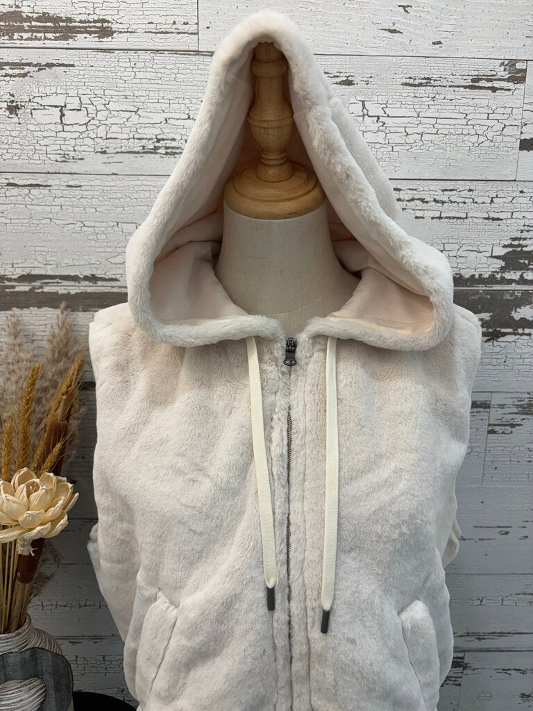 Calia NWT Cream Faux Fur Vest Size: L