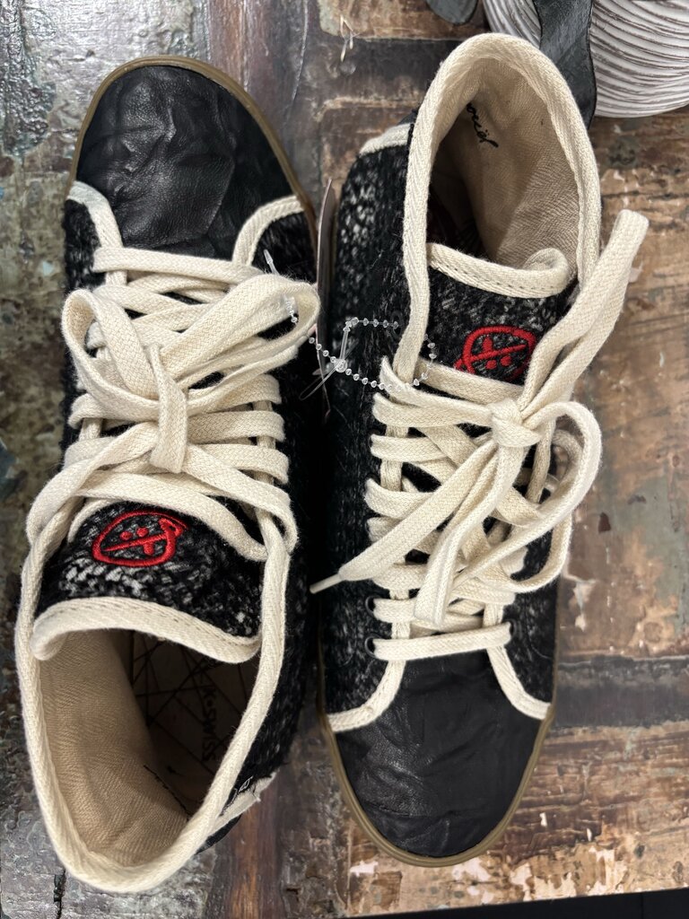 K Swiss Designer Leather Shoes Size: 9