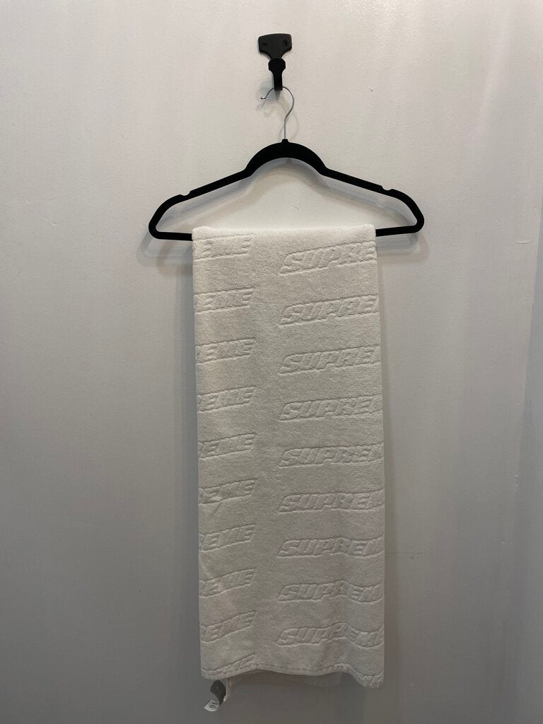 Supreme Off White Towel Size: 5'7"