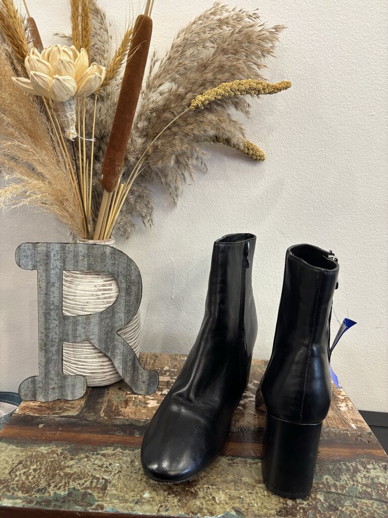 Halogen 9.5 Leather Block Heel Boots