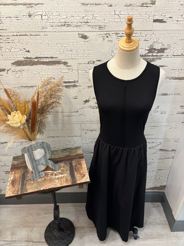 Pretty Garden Sleeveless Black Dress